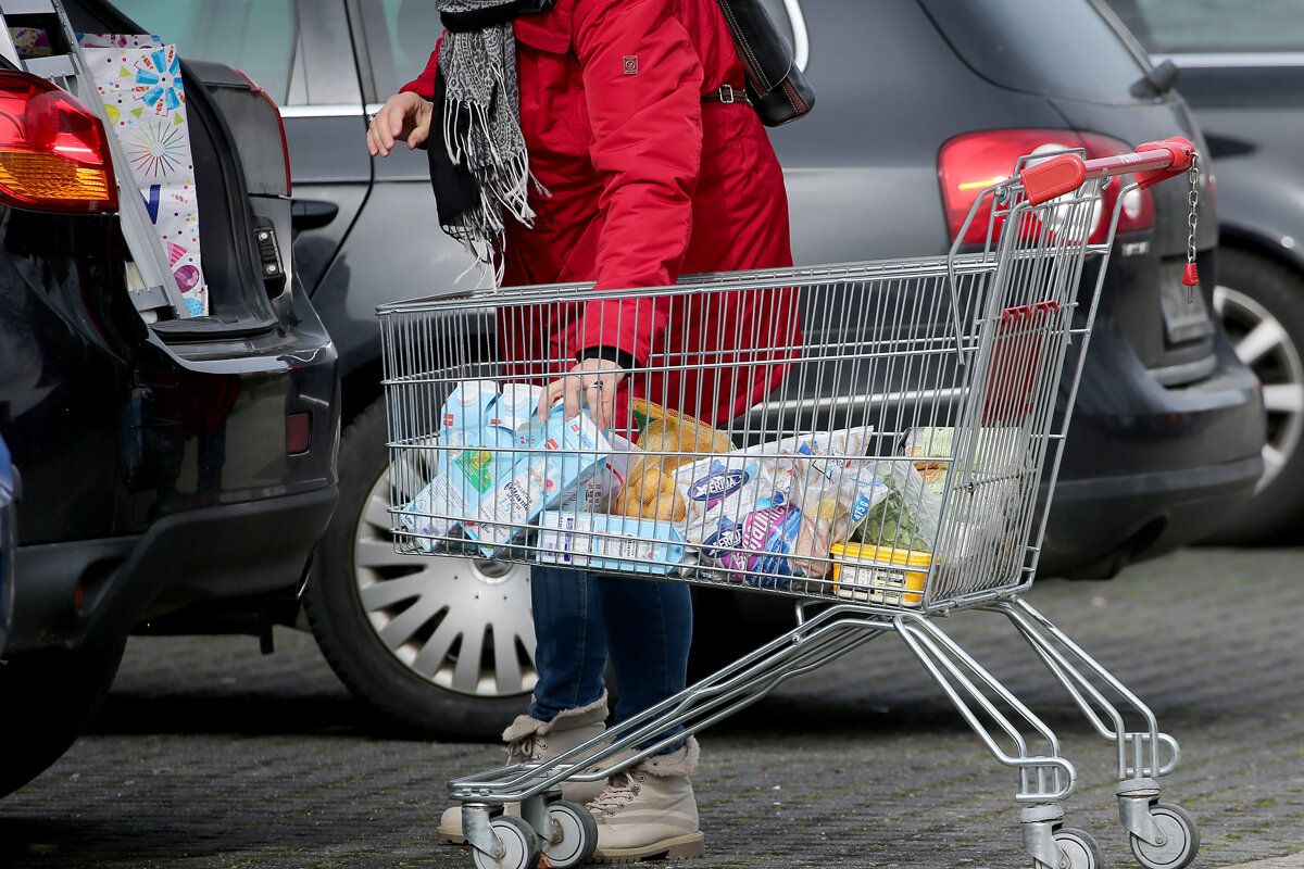 KRITIZUJÚ NAKUPOVANIE SENIOROV