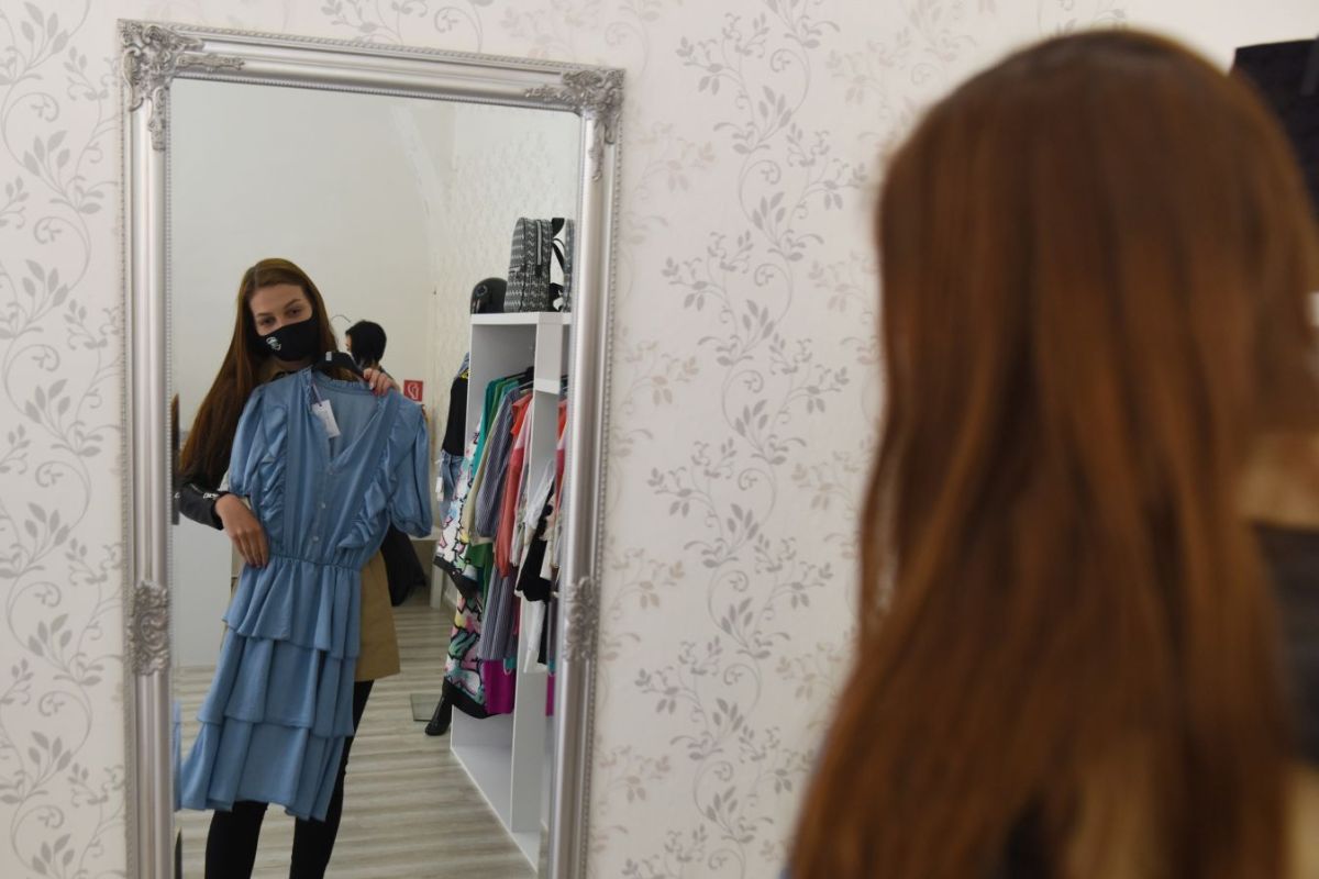 Pred otvorenými obchodmi sa tvorili rady: Majiteľov teší rozhodnutie hygienikov, no jedno ich štve