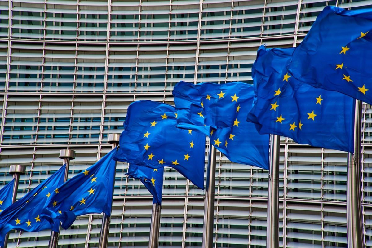 EK žiada zdôvodnenie k prijatým zákonom