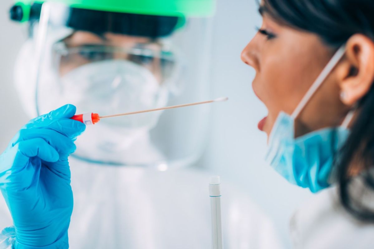 Obchodníci podporujú dobrovoľné testovanie na COVID-19, majú však jednu podmienku
